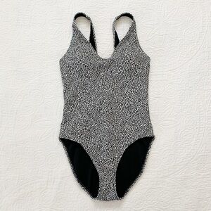Athleta Seychelles Jacquard Textured One Piece Swimsuit, Black / White‎